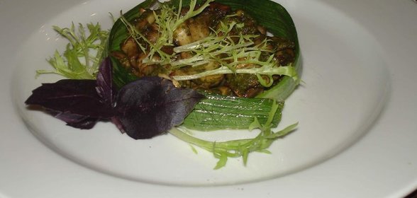 Шампиньоны с чесноком в соусе Песто