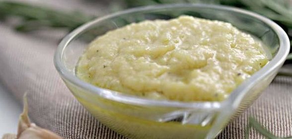 Песто из чеснока с розмарином