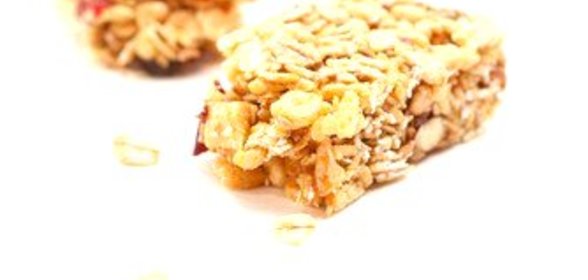 Батончики из геркулеса с ягодами и вишней