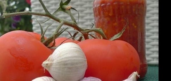 Горькая аджика из перца и помидор на зиму