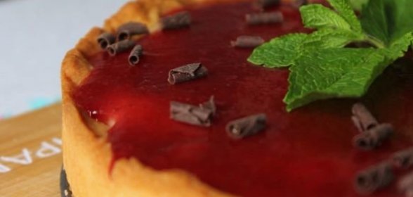 Французский тарт с клубничным пюре