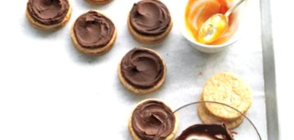 Печенье с шоколадом и абрикосовым джемом