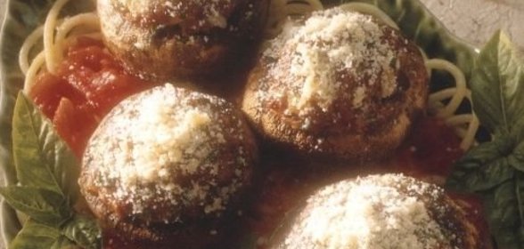 Грибы фаршированые, запеченные в ароматном соусе