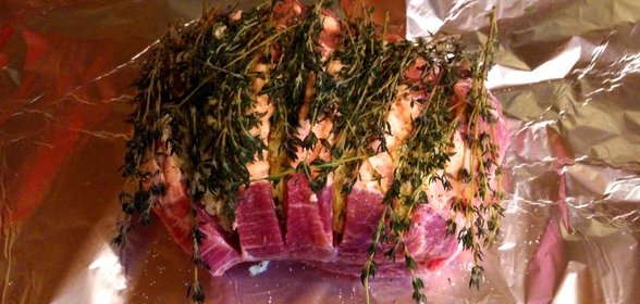 Свиная корейка, запеченная с базиликом и пармезаном