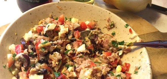 Салат с консервированным тунцом и сладким перцем