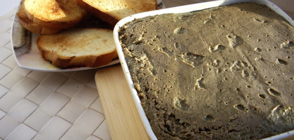 Сочный паштет из куриной печени с яблоком