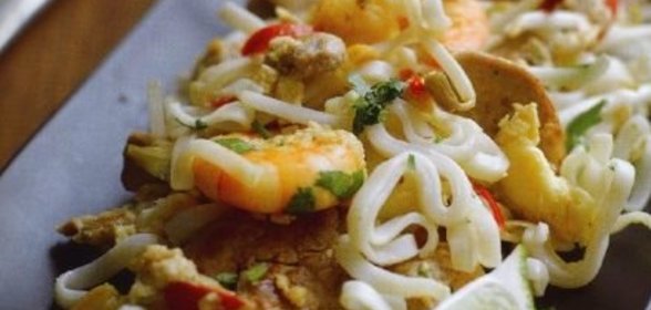 Кабачки, фаршированные брынзой и яйцами