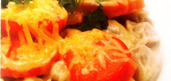 Пельмени с помидорами и сыром