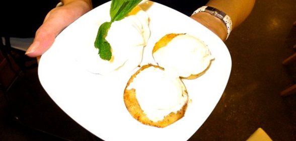 Жареные яблоки с кремом Шантильи