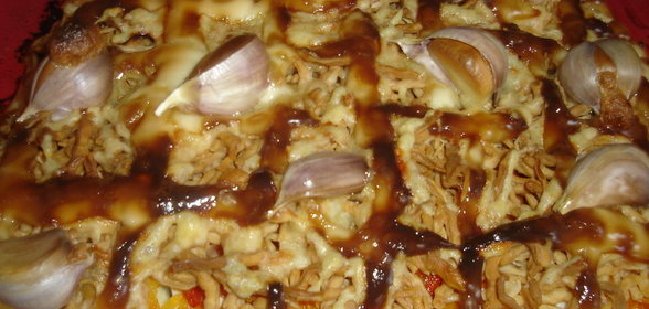 Мясо под шубкой и слоёной вермешелью