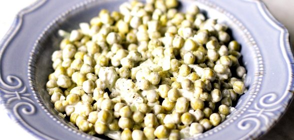 Салат с зелёным консервированным горошком