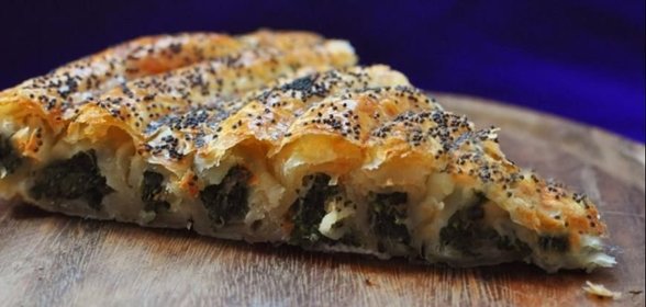 Спиральный пирог с сыром и шпинатом
