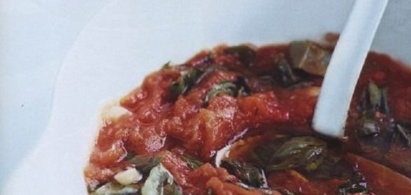 Торт с персиками и ежевикой