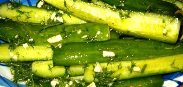 Хрустящие малосольные огурцы