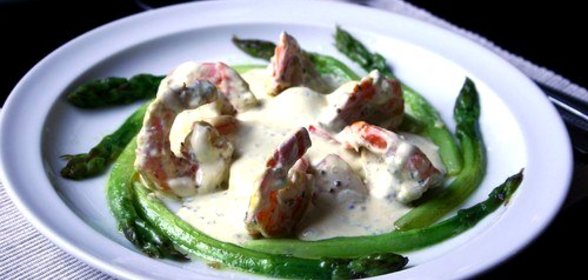 Сметанный соус с хреном и розмарином для креветок