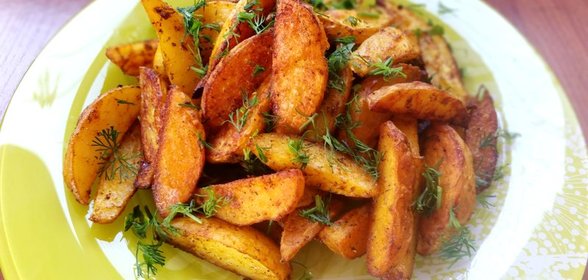 Пряный картофель по‑деревенски в духовке