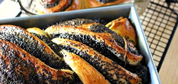 Рулет с маком из дрожжевого теста