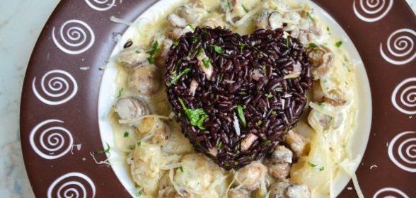 Бисквитный торт с шоколадной глазурью