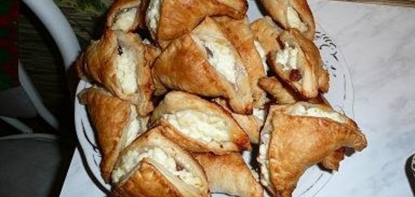 Слоеные кармашки с творогом