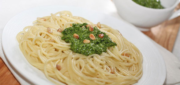 Спагетти с песто из шпината