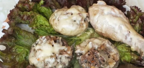 Фаршированные грибы с курицей (в мультиварке)