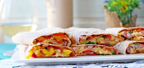 Кесадилья с беконом и овощами