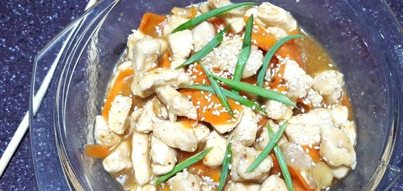 Курица в кисло-сладком соусе с кунжутом
