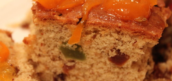 Английский фруктовый кекс с соусом из кумкватов