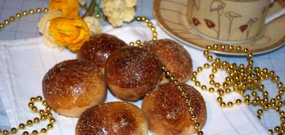 Домашние булочки с персиковым повидлом