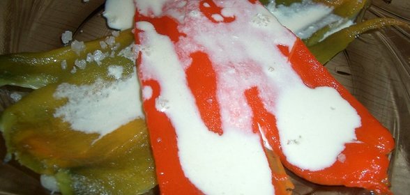 Чили с тахиной и оливковым маслом