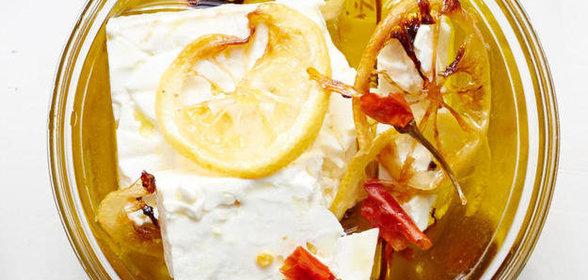 Маринованный сыр фета с запеченным лимоном