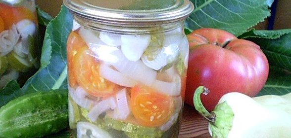 Салат из помидоров и огурцов на зиму