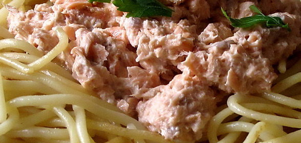 Спагетти с рыбой в сливках