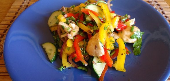 Салат из сырых шампиньонов