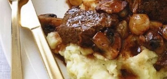 Мясной соус с грибами и беконом