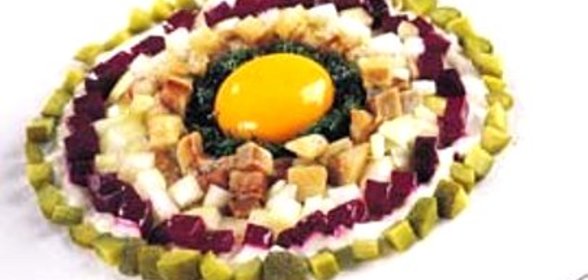 Тартар из норвежской сельди с яичным желтком