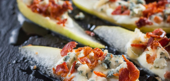 Груша с беконом и горгонзолой