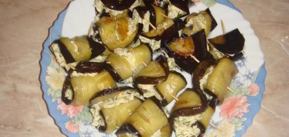 канапе рулетики из баклажанов с сыром и чесноком