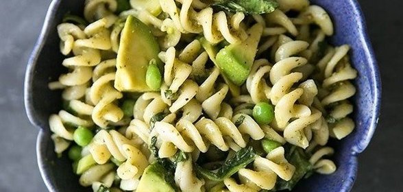 Паста с авокадо, шпинатом и соусом песто