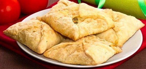 Хачапури из слоёного теста с сыром