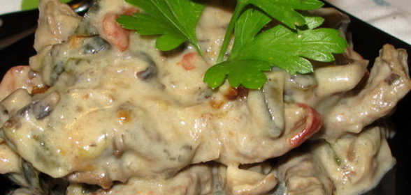 Говядина с огурцами и грибами в стиле азу по-татарски