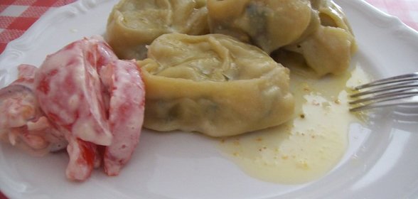 Вареники с сырой картошкой и черемшой на пару