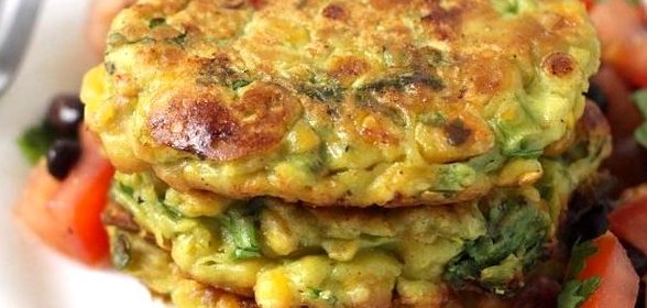 Оладьи из кукурузы и авокадо