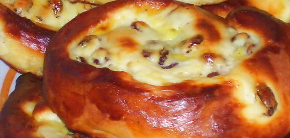 Булочки с творогом и изюмом