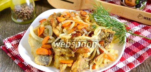 Минтай жареный с луком и морковью