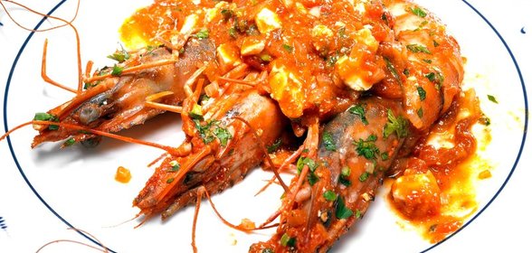 Креветки с помидорами и фетой