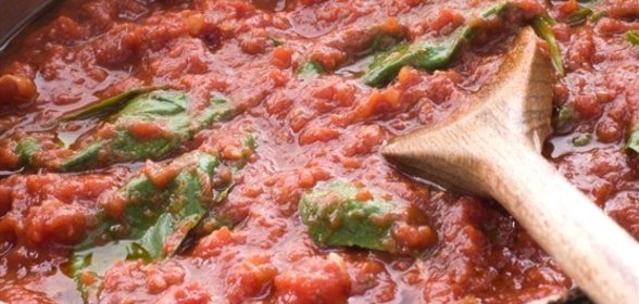 Соус из запеченных помидоров и базилика