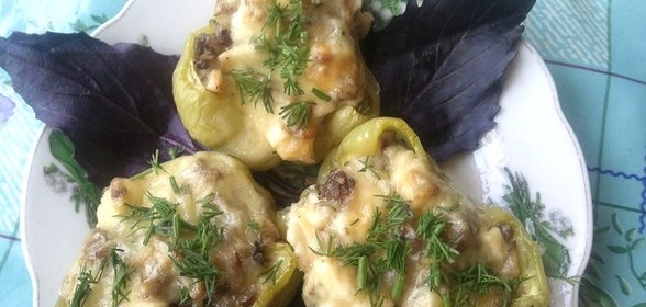 Перец, фаршированный грибами и сыром