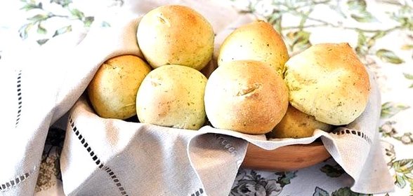 Булочки с соусом Песто