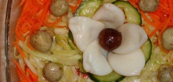 Закуска «Лотос» из овощей, грибов и кальмаров